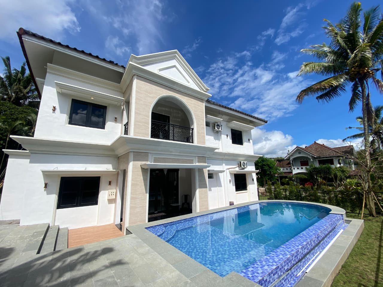 Villa Crystal — Sewa Villa Private Pool Batu Malang